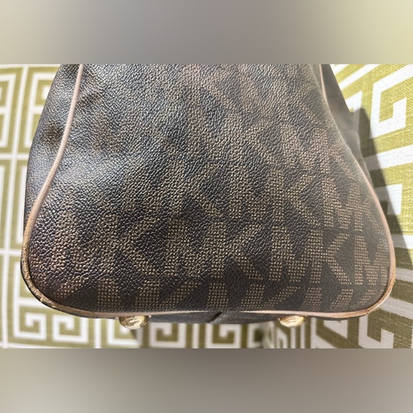 3PC Michael Kors Grayson Signature Monogram Satchel, Wristlet, & Dust Bag - Picture 14 of 14